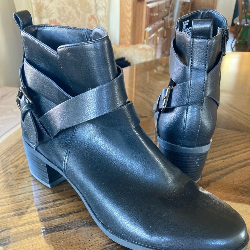 Anne Klein Javen Black Heeled Zip Booties. Size 8.5. - Picture 2 of 8